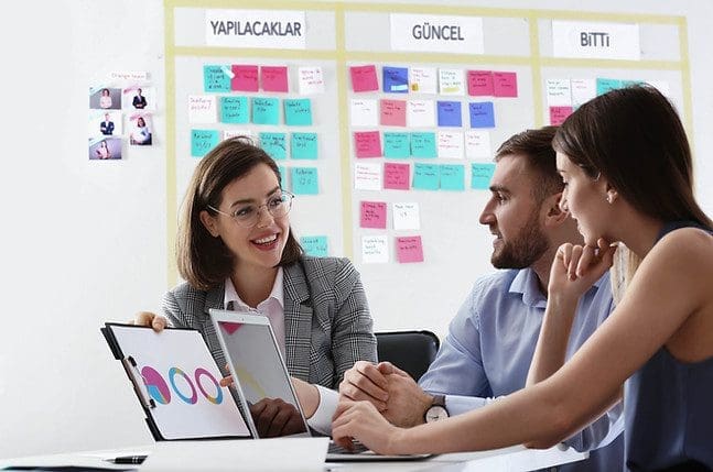 1. Nature des formations obligatoires pour les membres du CSE Deux formations principales : Formation en santé, sécurité et conditions de travail (SSCT) ; Formation économique La formation SSCT est obligatoire pour tous les membres (titulaires + suppléants), y compris ceux n'étant pas membres de la CSSCT. La formation économique est obligatoire uniquement pour les titulaires dans les entreprises de 50 salariés et plus.